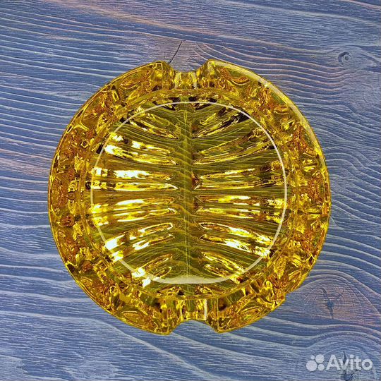 Пепельница желтая, стекло, с маленьким браком