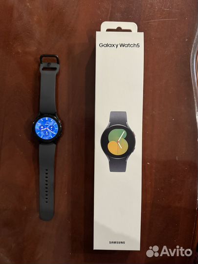 Смарт-часы Samsung Galaxy Watch 5