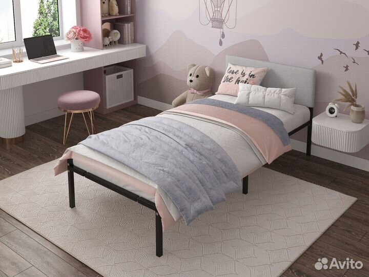 Кровать металлическая с мягкой спинкой