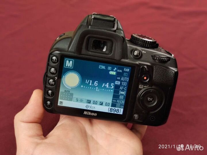 Nikon D3100 в идеальном состоянии