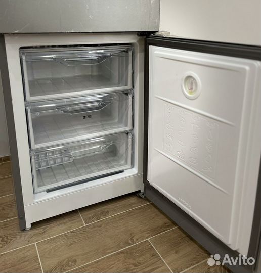 Холодильник Indesit новый