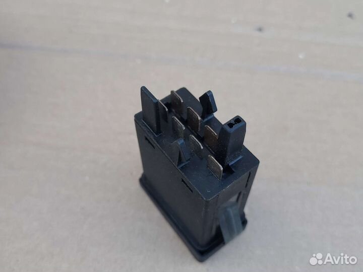 Кнопка аварийки Audi 80 B4 (100 C4) 1990-1997