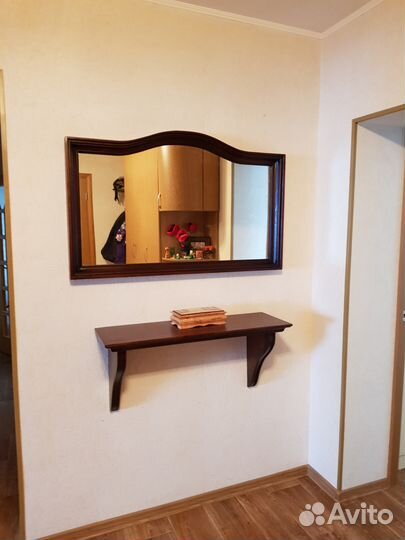 Зеркало и полка