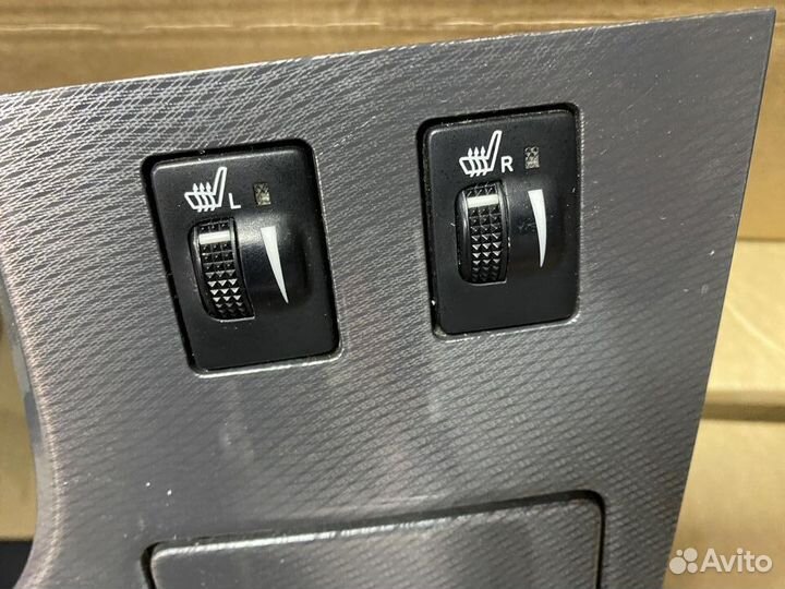 Кнопки подогрева сидений Toyota Venza