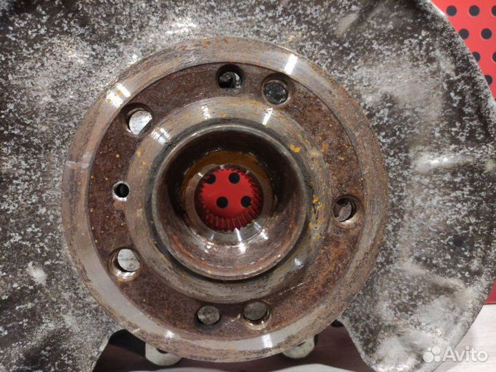 Кулак задний правый Mercedes-Benz Ml W166 2014