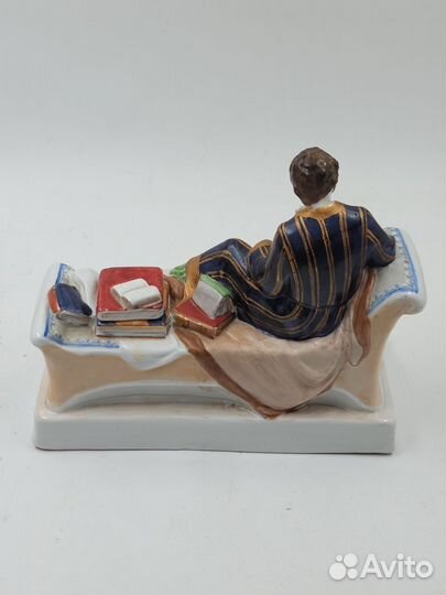 Фарфоровая чернильница «Пушкин за работой» лфз