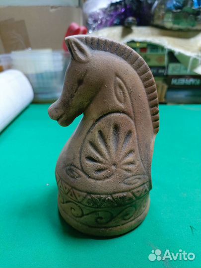 Старинный глиняный конь