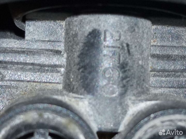 Toyota Avensis форсунка омывателя фар