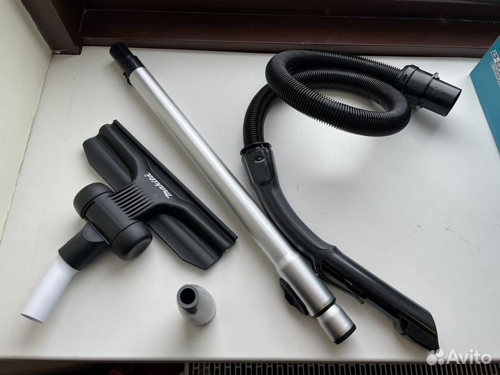 Аккумуляторный пылесос Makita dvc261zx11