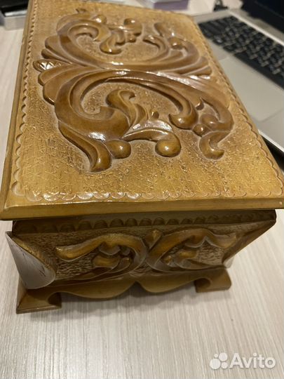 Шкатулка-ларец резная