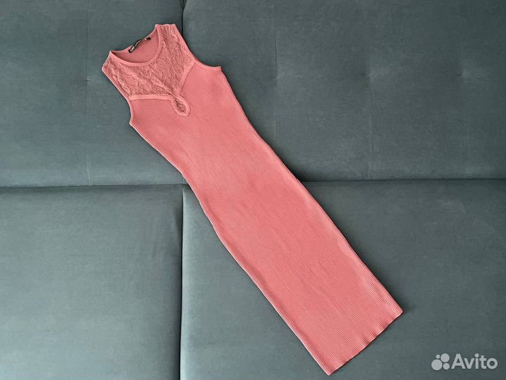 Платье облегающее 40 р