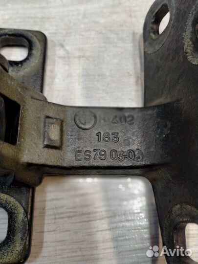 Петля крышки багажника Bmw X5 E53 M54B30 01/2004