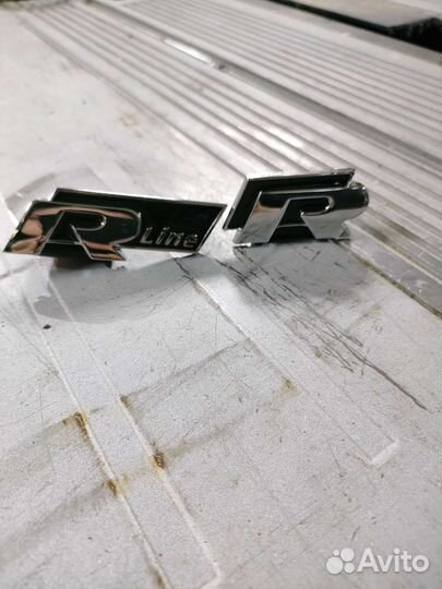 Шильдик r line