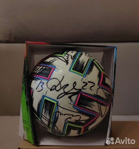 Футбольный мяч с автографами сборной России