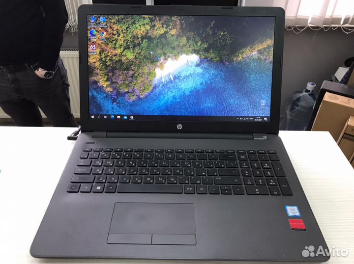 Свежий ноутбук HP i3 6006 Radeon 520 8gb