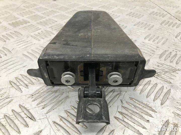 Б/У ограничитель двери задний правый Land Rover