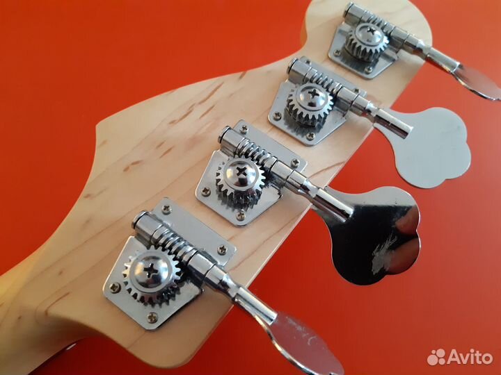 Бас гитара Новая