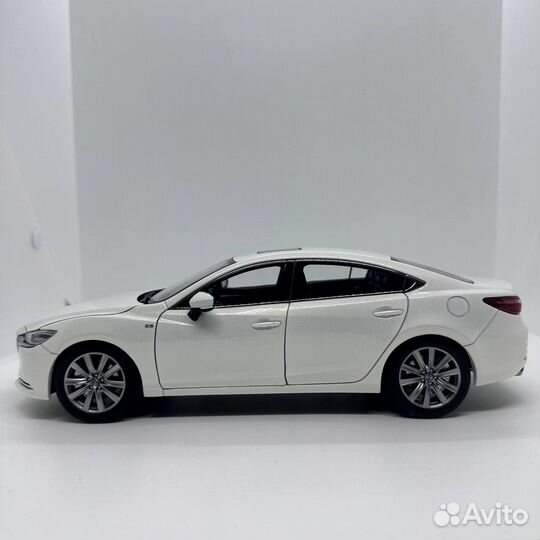 Mazda 6 Atenza дилерская модель 1:18