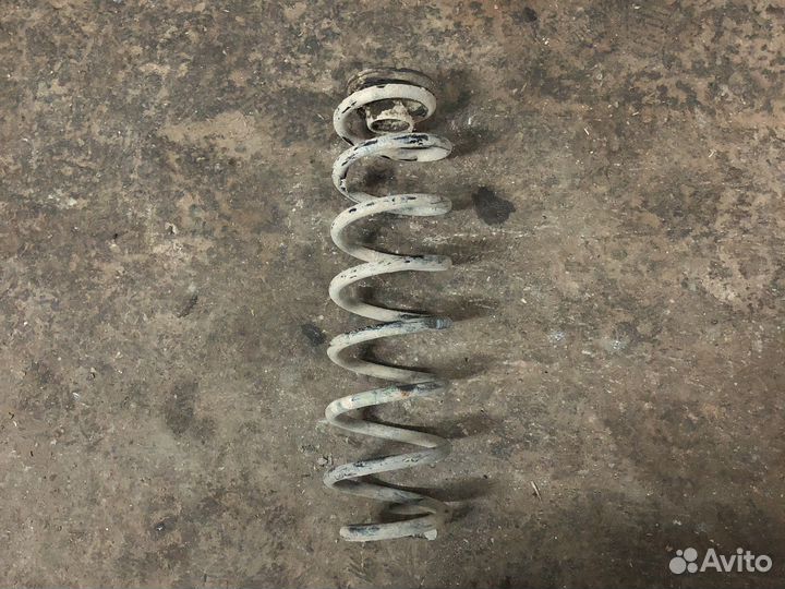 Volkswagen polo Пружина задняя