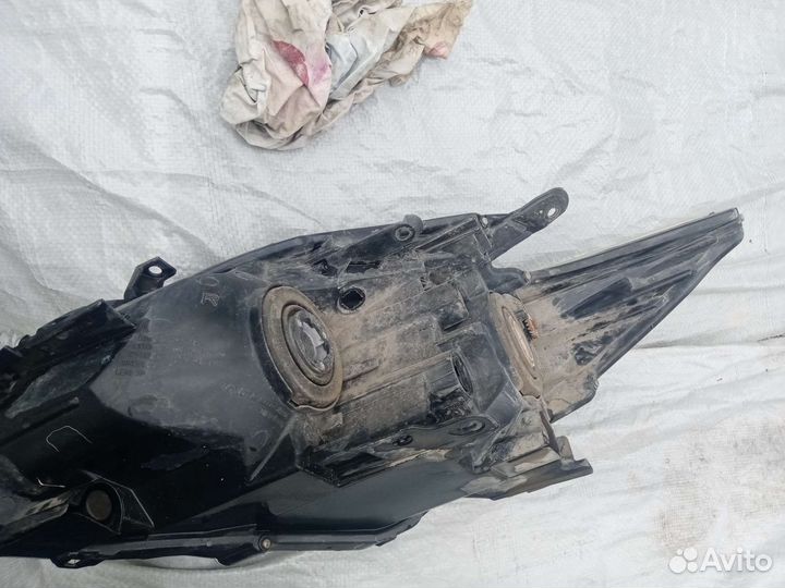 Фара toyota prius 30 правая