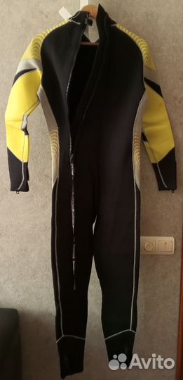 Гидрокостюм