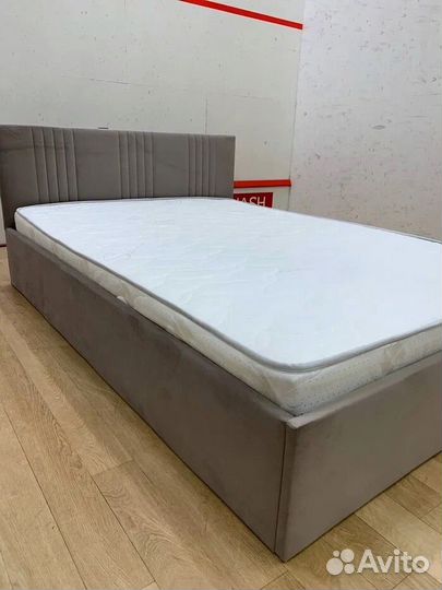 Кровать двухспальная с подьемным механизмом