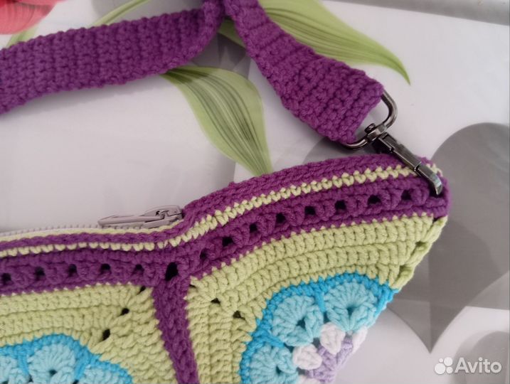 Сумка кроссбоди вязаная из квадратов