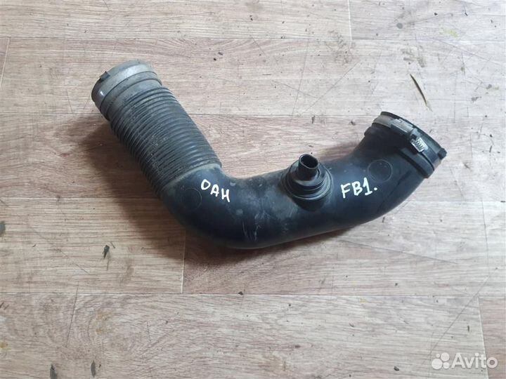 Патрубок воздушного фильтра Opel Astra H sedan 20