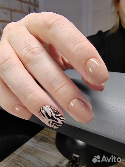 Маникюр с покрытием гель-лаком