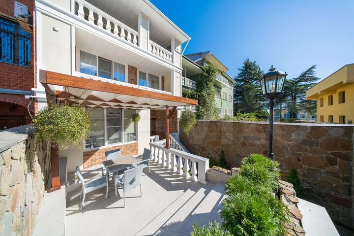 Дом 250 м² на участке 3 сот.