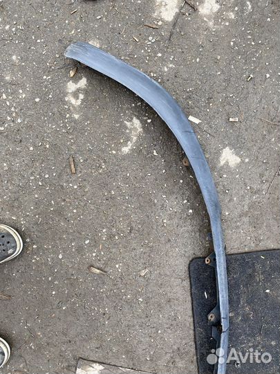 Губа переднего бампера Avensis