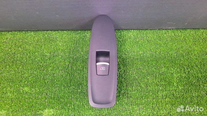 Кнопка стеклоподъемника задняя левая Infiniti Qx50