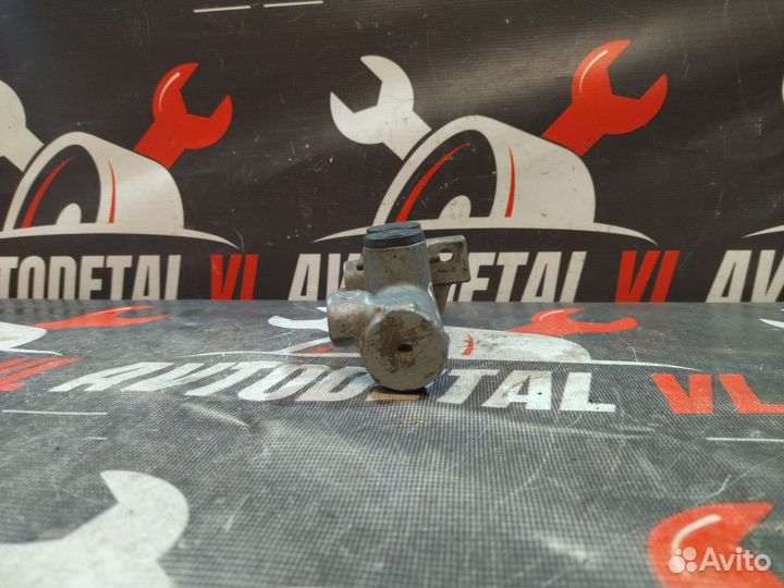 Главный тормозной цилиндр Audi A4 B5