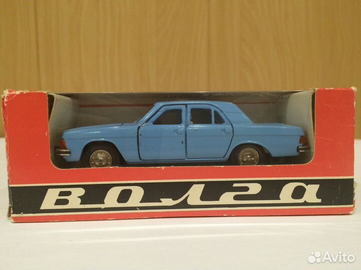 Коллекционная модель волга газ 3102 1:43 тантал