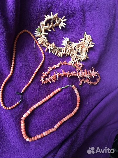 Коралловые бусы