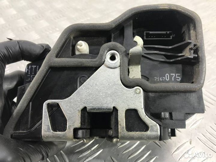 Замок боковой двери задний левый Bmw 5 Е60 N52B25