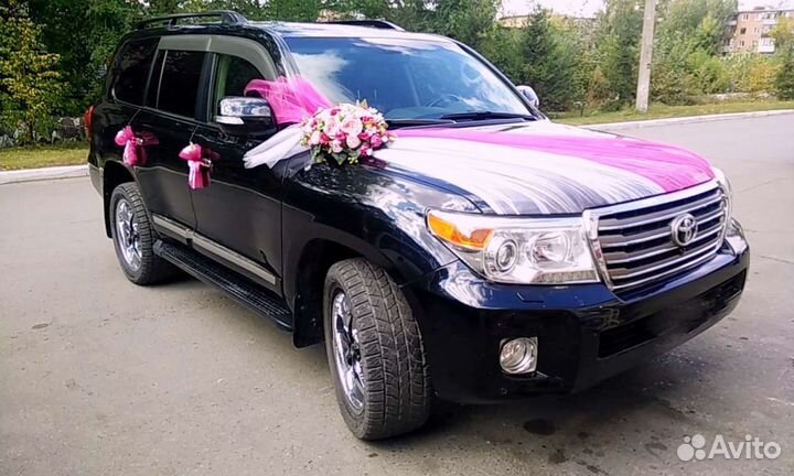 Свадебное украшение на автомобиль