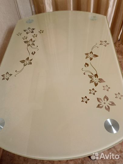 Стол раздвижной с полкой