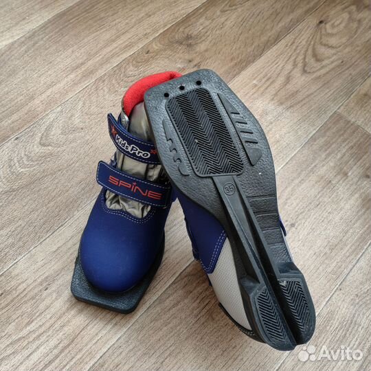 Лыжные ботинки