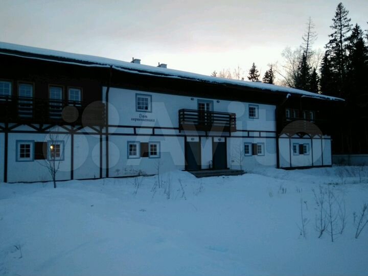 Коттедж 719 м² на участке 19 сот.