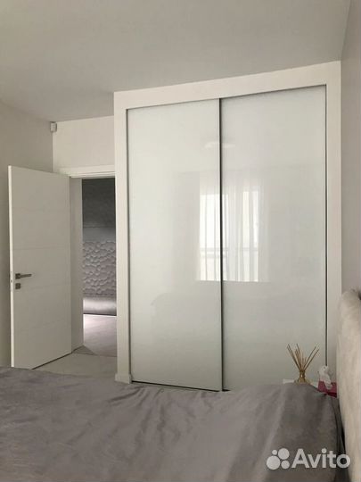 Двери в узком профиле с стеклом Lacobel шк-26