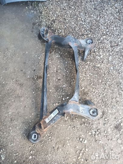 Мерседес w201 190 подрамник