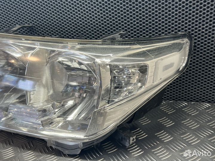 Фара левая Toyota LC200