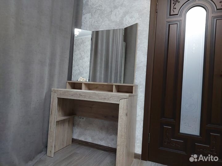 Туалетный столик с зеркалом Новый