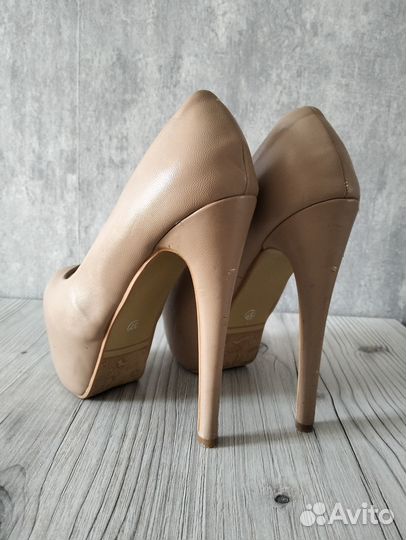 Туфли на высоком каблуке