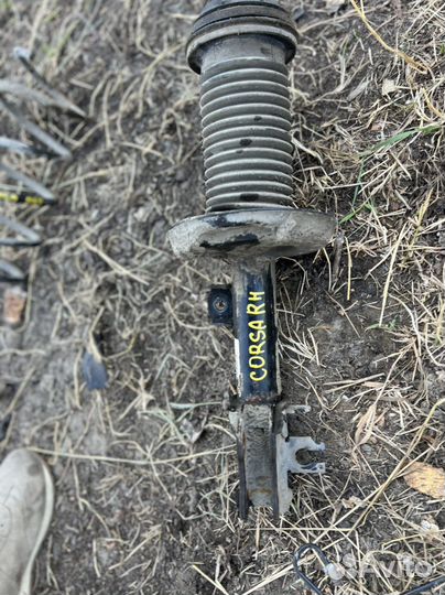 Стойка передняя правая Opel Corsa D