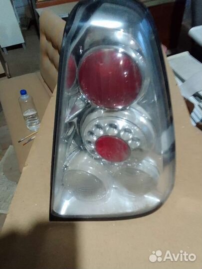 Заданий фонарь на Рено -Логан