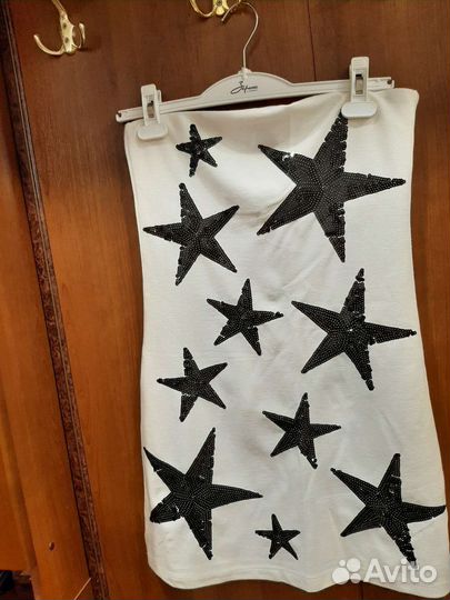 Платье с открытыми плечами