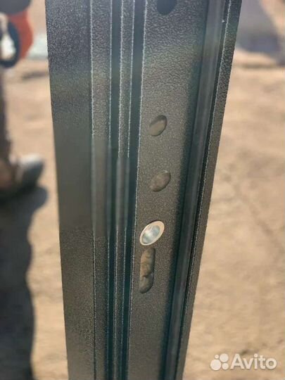 Дверь входная сотка царговая