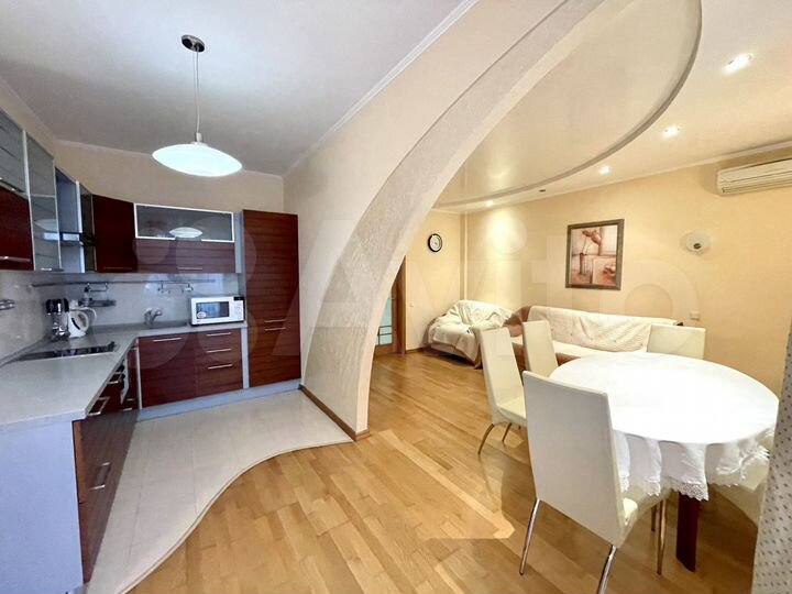 3-к. квартира, 100 м², 10/12 эт.